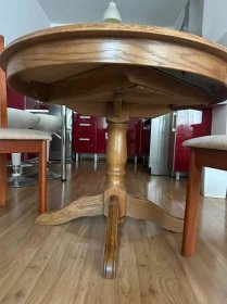 Dřevěný stůl rozkládací