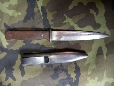 Útočný nůž boťák - Vojenské sběratelské předměty