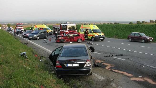 Na Frýdecko-Místecku se při nehodě zranilo pět lidí