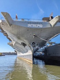 CV - USS Intrepid (CV-11) : Letadlové lodě