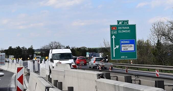 VIDEO: Aktuálně ničí na estakádě D46 v Prostějově beton vodním paprskem