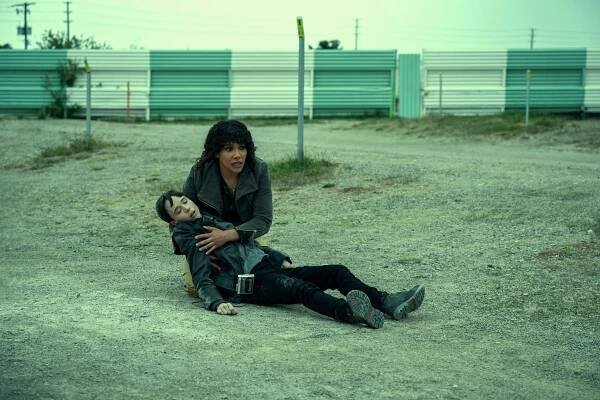 Umbrella Academy - Marigold - Z filmu - Elliot Page, Emmy Raver-Lampman