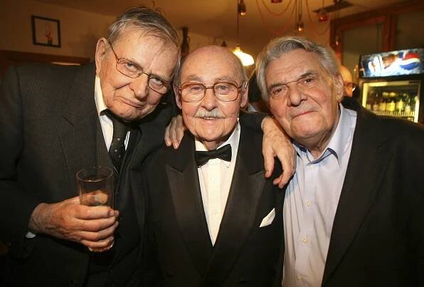 S Lubomírem Lipským a Ladislavem Trojanem si Jan Skopeček zahrál v legendárním snímku Tři chlapi v chalupě.