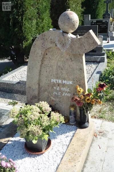 MUK Petr - hroby-slavnych.cz