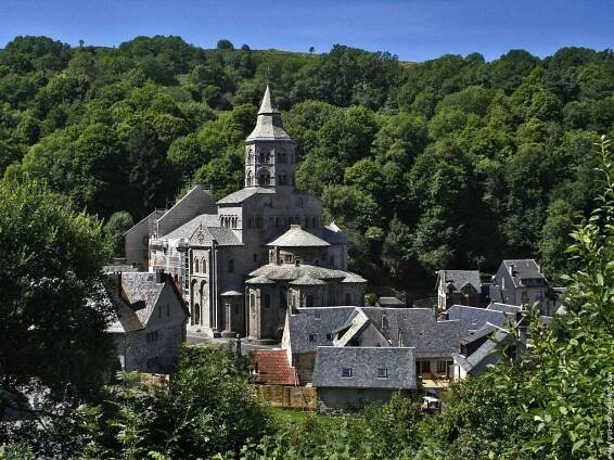 Francie - Auvergne - turistika krajem sopek stan i mobilhome, Last minute zájezdy a letenky