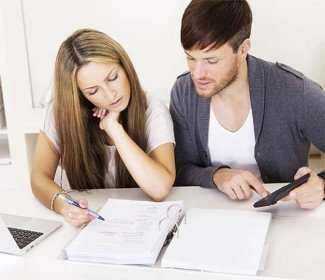 Společný účet, který si zřídí manželé, může být pro jednoho z partnerů vydatným zdrojem informací o svém protějšku
