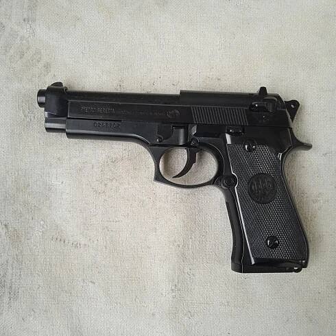 Pistole Beretta 92 F, přesný model zbraně, Marui - Sběratelské zbraně