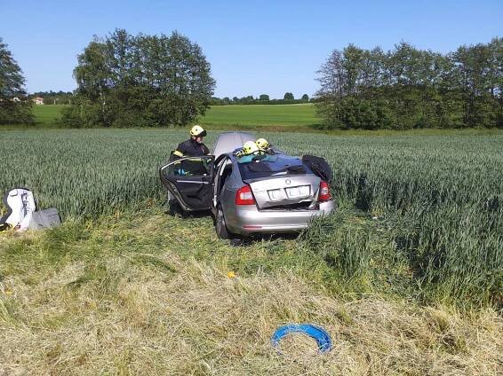 Nedaleko obce Lukavice došlo k vážné dopravní nehodě, na místě zasahoval i vrtulník ZZS KHK - IZS