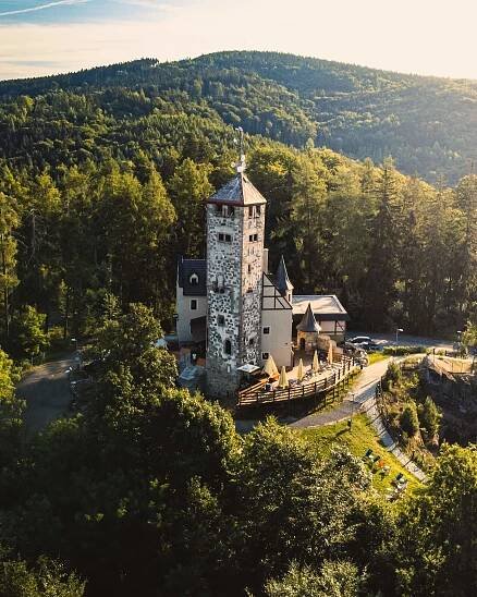 Liberecká výšina, celkový pohled ze strany - Svět svateb.cz