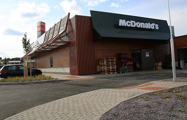 Necelý týden po otevření pobočky řetězce McDonald’s ve Znojmě zájem zákazníků trvá.
