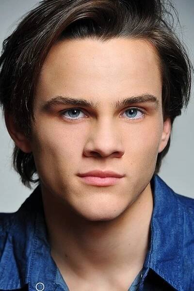 Alex Neustaedter herec