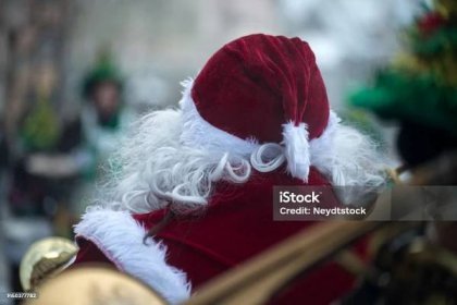 Muž v kostýmu Santa Clause na ulici - Bez autorských poplatků Průvod Stock fotka