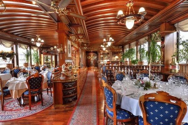 Restaurace v ubytování Admiral Botel