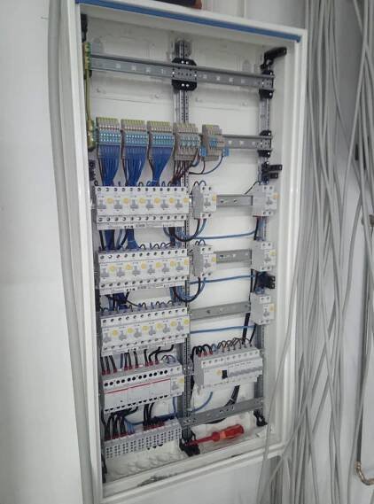Elektroinštalačné riešenia pre priemysel a domácnosti | Elektro A.M s.r.o.