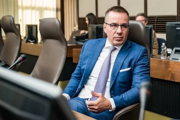 Tomáš ide prepočítať dôchodky. Rodičia si prilepšia až o 200 eur, no ministerstvo musí doriešiť detaily