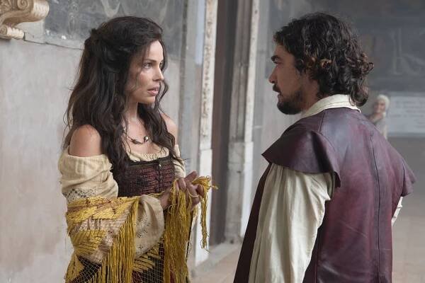 Micaela Ramazzotti and Riccardo Scamarcio in L'ombra di Caravaggio (2022)