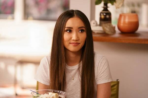 Dollface - Slečna spoluzávislá - Z filmu - Brenda Song