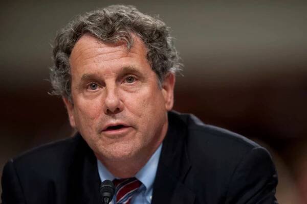 Senator Sherrod Brown Delivering a Speech Wallpaper