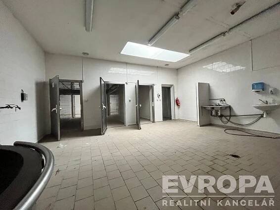 Pronájem skladového prostoru 300 m², Trutnov - Poříčí