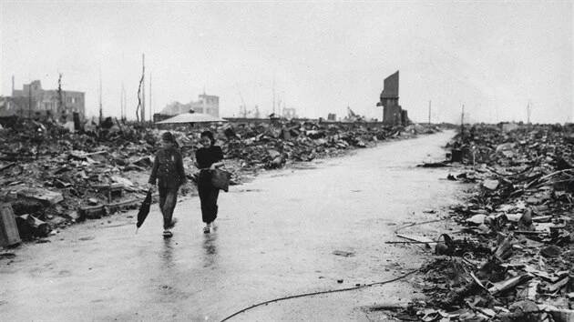 Archivní snímek z 8. srpna 1945 z Hirošimy.
