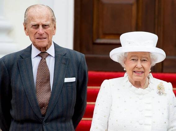 Alžběta II. se svými milovanými. Palác zveřejnil snímek z rodinného archivu britské královské rodiny