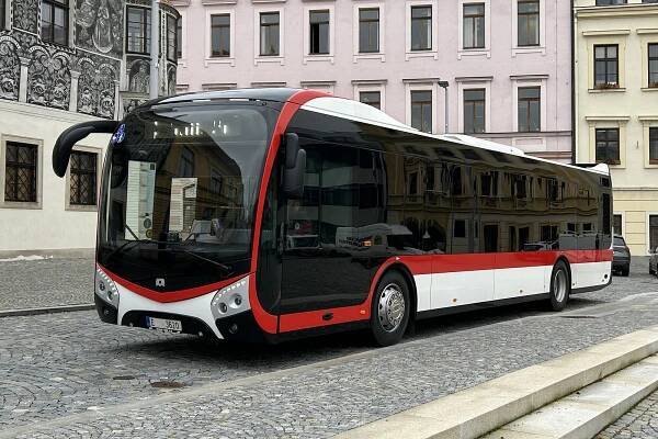 VIDEO: Třebíčí poprvé jezdil autobus nového dopravce. Podívejte se