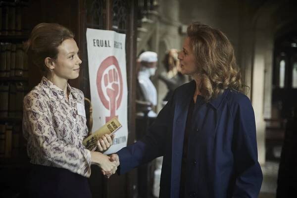 Naomi Battrick, Abigail Thaw - Endeavour - Věštkyně - Z filmu