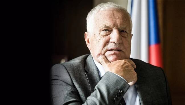 Rouškaři jsou vítači migrantů, za nenošení se neomluvím, říká Klaus