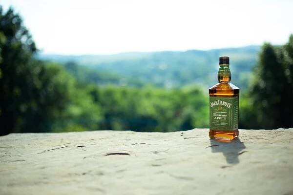 Změňte pohled na jablko a přivítejte nového člena rodiny Jack Daniel’s - neverdie.cz