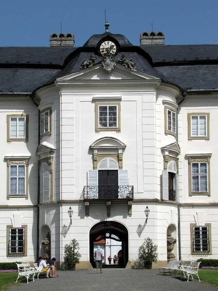 File:Zamek Vizovice 02.jpg - Wikimedia Commons