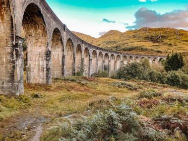 Glenfinnan Viaduct Viewpoint - How to See the Hogwarts Express in Scotland (2024)! 16
