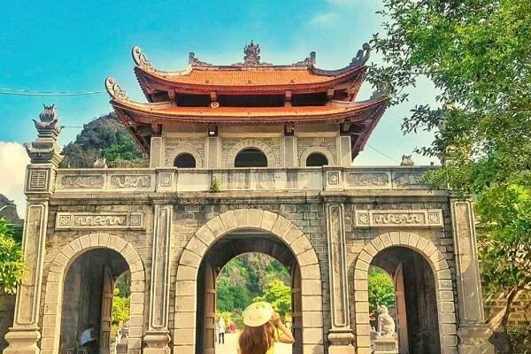 FULL DAY NINH BINH to visit HOA LU CITADEL & TAM COC