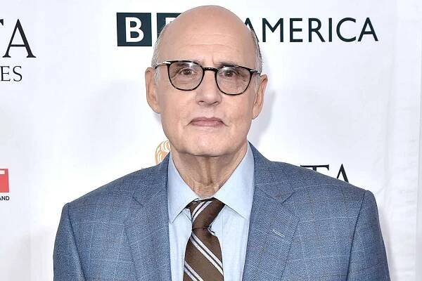 Jeffrey Tambor says he sent 'Arrested Development' cast an apology for distraction