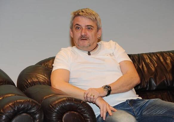 Hvězda Partičky nemá pěkný víkend: Michal Suchánek má vytopený byt a lítá doma s hadrem