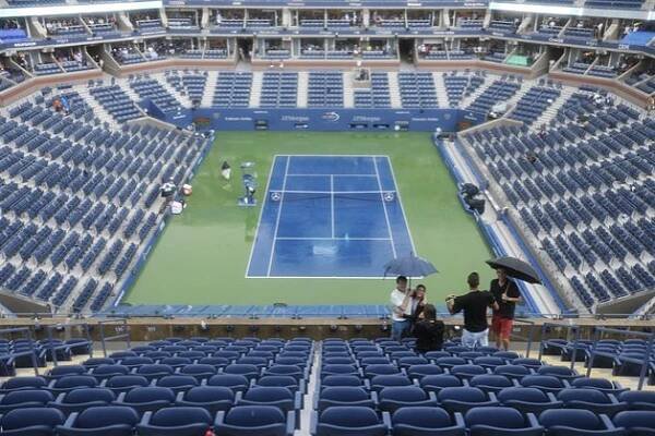 Počasí změnilo program US Open. Semifinále žen i mužů budou v pátek