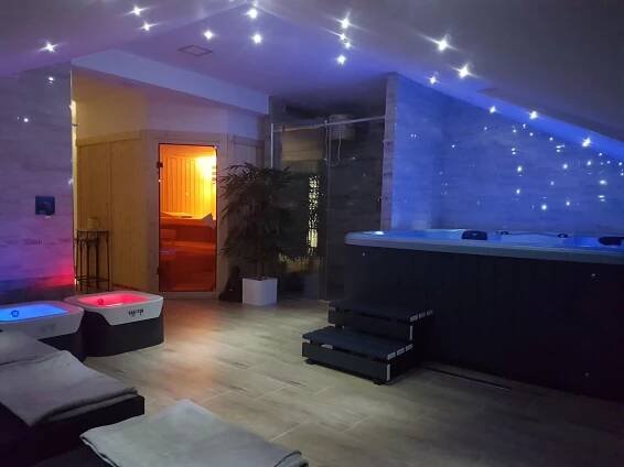 Wellness Apartmány EMPORIO s Vířivkou a Saunou Loštice