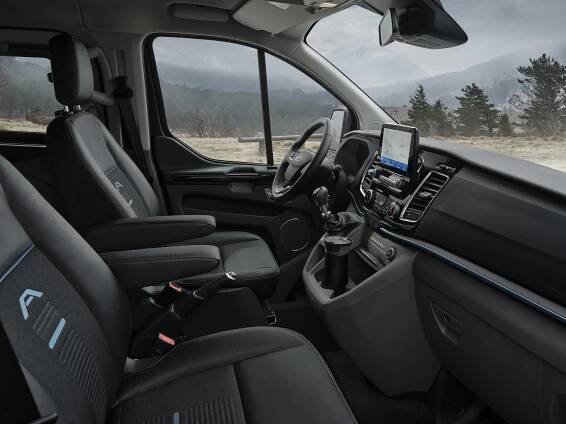 Užitkové vozy Ford řady Active se těší na hrádky v terénu - BusinessCar