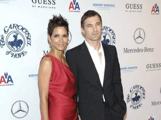 Herci Halle Berryová a Olivier Martinez sa zasnúbili