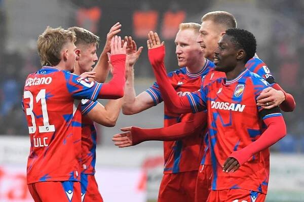 Vecheta nebo Šulc? Sledujte zdarma fotbal Karviná - Plzeň a vsaďte si na střelce gólu