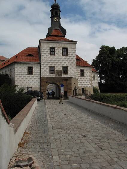 Soubor:Zámek (Kostelec nad Černými lesy), příjezdová cesta.JPG – Wikipedie
