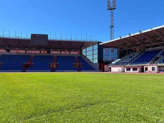 Nový trávník pro Baník. Na stadionu ve Vítkovicích se intenzivně pracuje