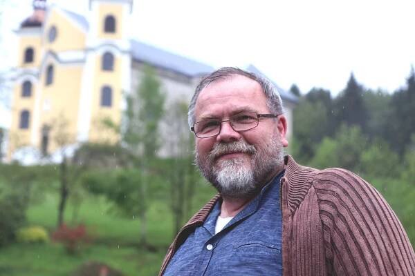 Na velikonoční bohoslužby k nám nejezděte, žádá kněz z Neratova
