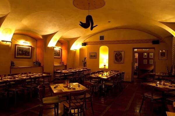 RESTAURACE STOLETÍ
