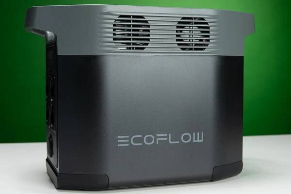 A close-up of the EcoFlow Delta 2, placed on a table.