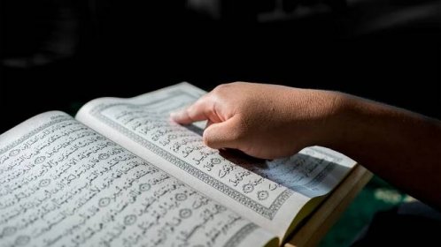Korán je jen jeden, ale každý si ho vykládá jinak.