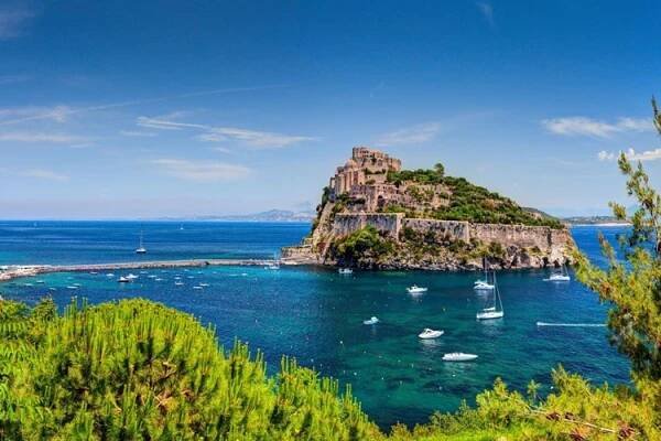 Jóga a léčivá síla termálů na Ischii s Jitkou Strahlheimovou - Ischia - Jógové a potápěčské pobyty | Golden Travel and Tours