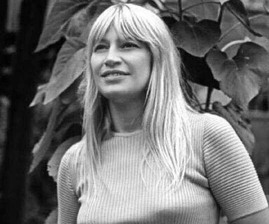Mary Travers Biography - Facts, Childhood, Family Life & Achievements