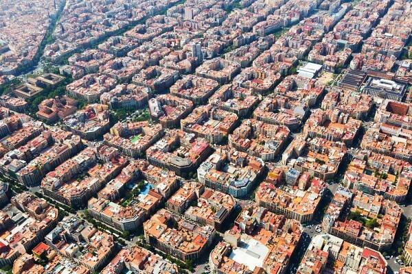 Pohled na Barcelonu z chrámu Sagrada Familia