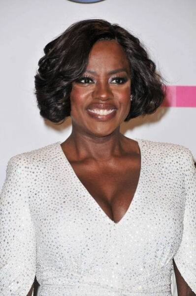 American Actress Viola Davis White Gown Wallpaper