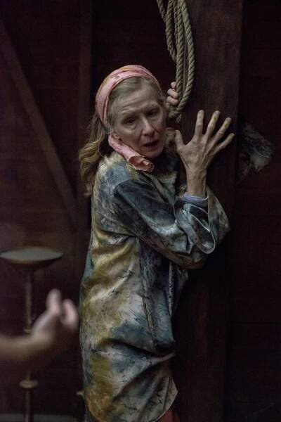 Mlha - The Devil You Know - Z filmu - Frances Conroy